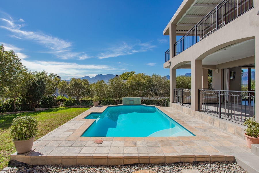 5 Bedroom Property for Sale in Lemoenkloof Western Cape
